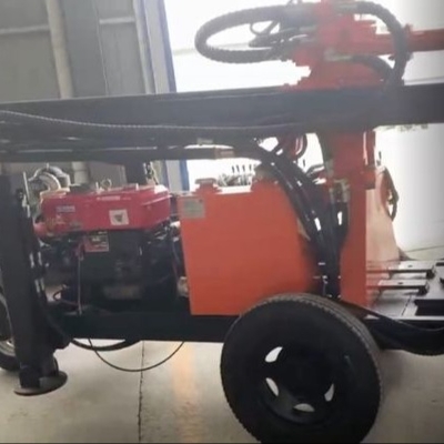 Trailer Mounted Gl130t Water Well Drill Rig Pengeboran Kompresor Udara Kapasitas 130m