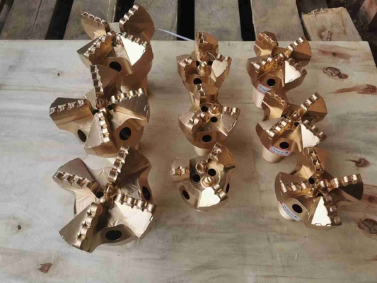 152mm Tiga Sayap pdc bit pengeboran sumur Badan Baja