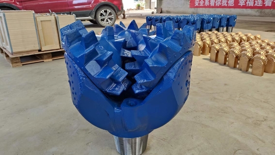 26 Inch IADC217 Tricone Bor Bit Pertambangan Tricone Bit