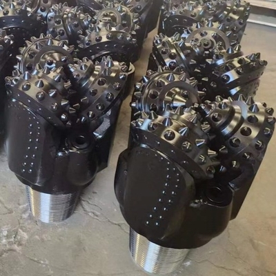 Tungsten Carbide IADC545 Tricone Boring Bit Mining untuk batuan keras