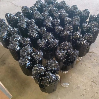 Pengeboran sumur Pengeboran Tricone Rock Bit 200mm Iadc 545 Kinerja tinggi