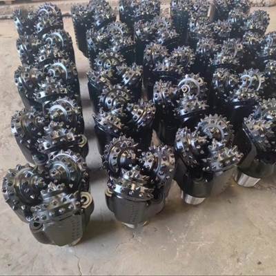 Pengeboran Udara Iadc 545 Hard Rock Tricone Bit Untuk Sungai Minyak Dengan Elastomer Segel Bearing