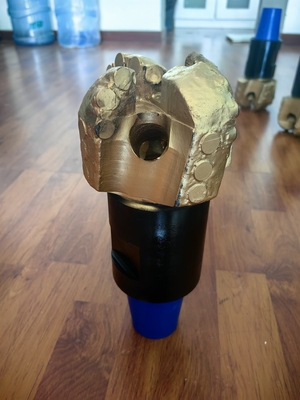 127mm Pdc Rock Drill Bit 4 Blade Dengan 2 3/8 REG Hard Facing Steel Body