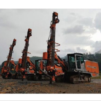 Mesin Rig Pengeboran Permukaan DTH Terintegrasi Lubang Ledakan Perayap Terlacak Efisiensi Tinggi